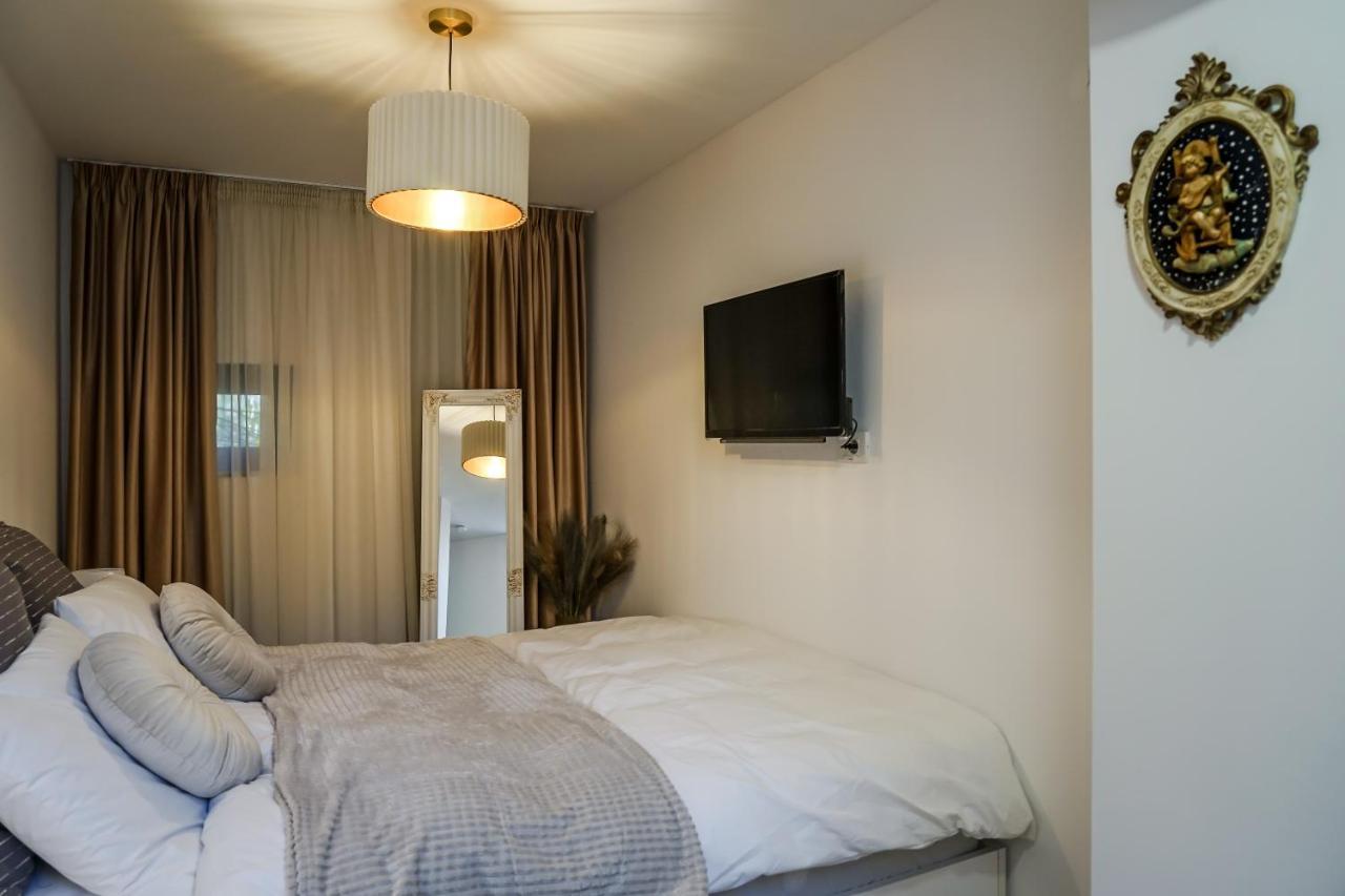 The Urban Oasis Apartment Bucharest Exterior photo